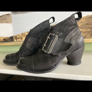 Fluevog East End Porter - final reduction. Price firm.